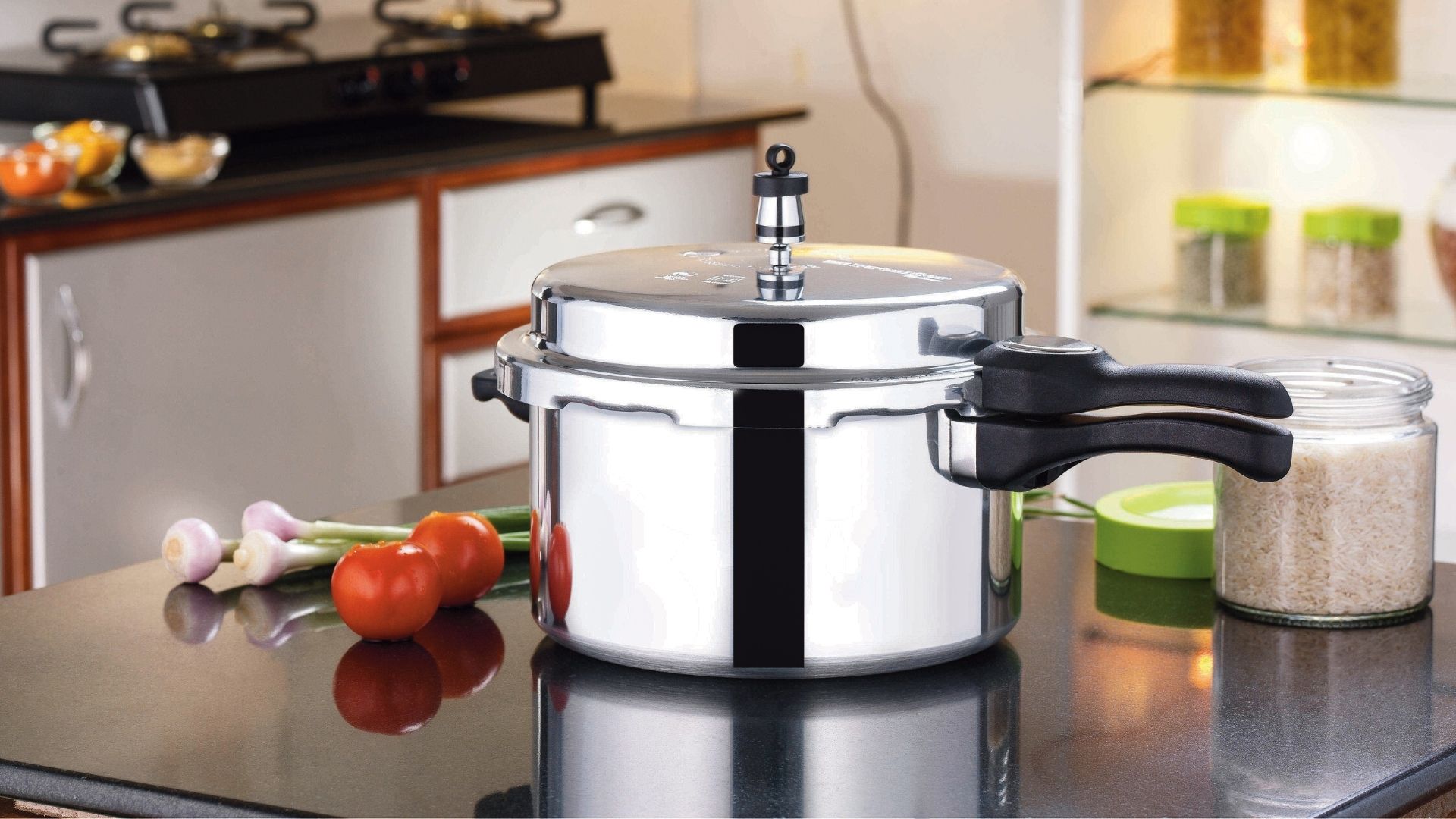 Top 8 Best Stainless Steel Pressure Cooker In India (2022)